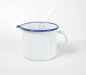 Dzbanek z podziałką - emaliowany o poj. 1,1L BASIC